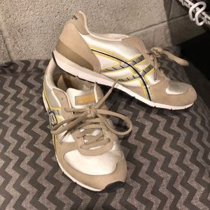 Sketchers sport sneakers